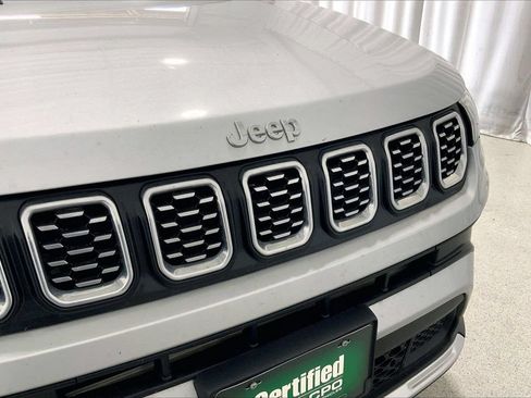 Used 2025 Jeep Compass Limited AWD/4WD image 7
