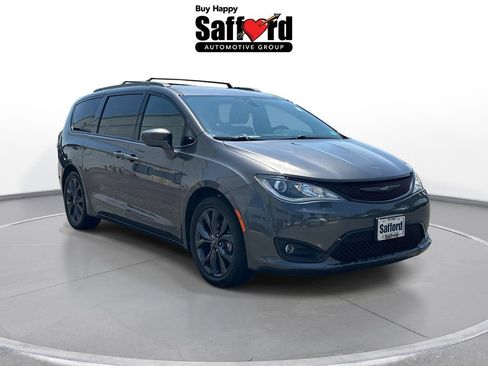 Used 2018 Chrysler Pacifica Touring Plus w/ S Appearance Package FWD image 9