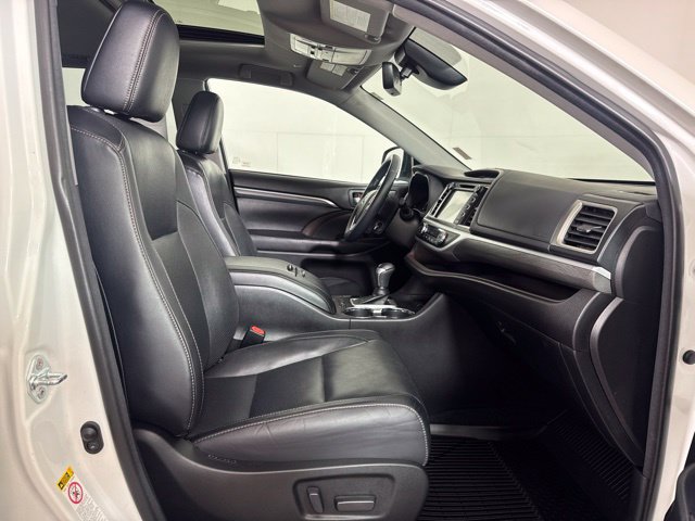 Used 2018 Toyota Highlander Limited AWD/4WD image 4