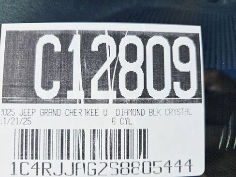 New 2025 Jeep Grand Cherokee L Laredo image 10