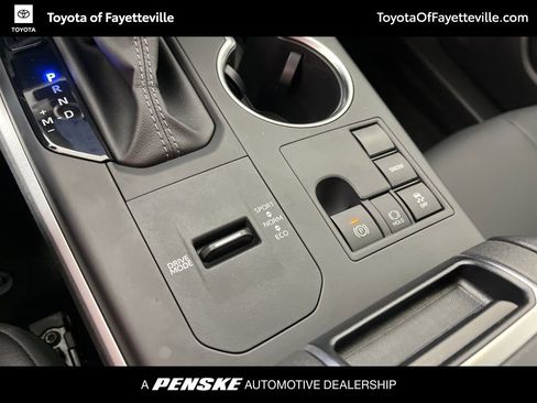 Certified 2025 Toyota Highlander XLE image 35