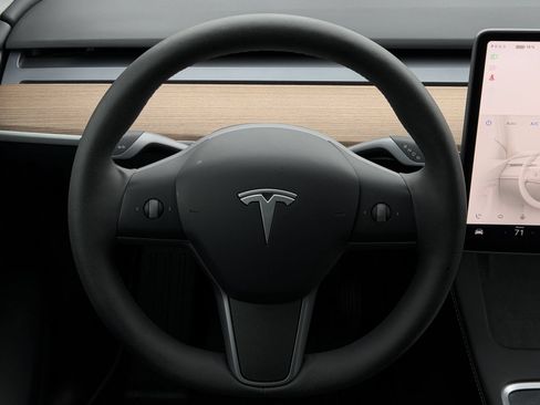 Used 2025 Tesla Model Y Long Range RWD image 13