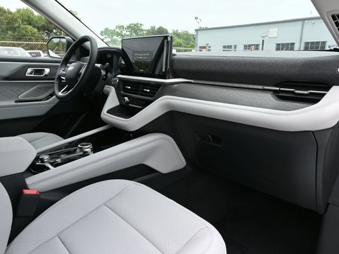 New 2026 Ford Explorer Platinum w/ LUX Leather Package AWD/4WD image 20