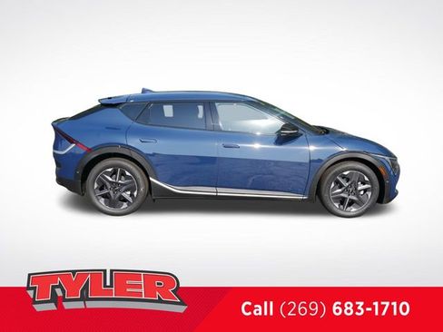 New 2025 Kia EV6 Light w/ Light LR Technology Package image 9