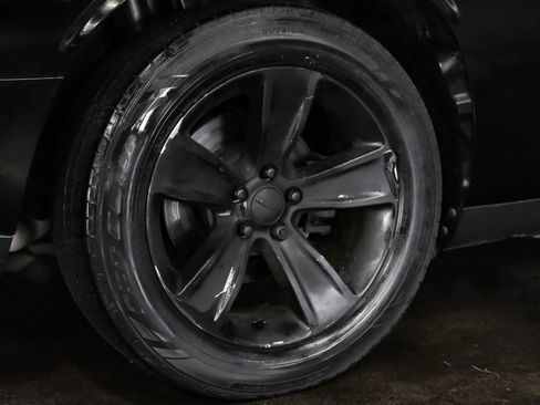 Used 2015 Dodge Challenger SXT image 40