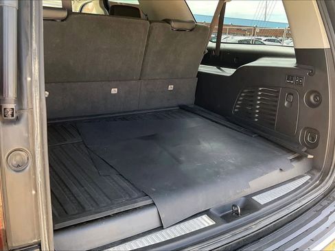 Used 2016 Chevrolet Suburban LTZ RWD image 17