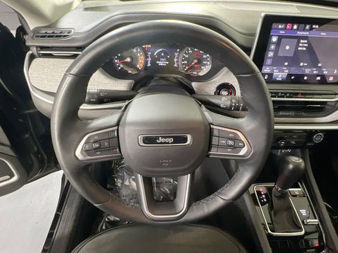 Used 2022 Jeep Compass Latitude w/ Sun and Sound Group AWD/4WD image 11