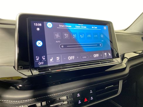 Used 2024 Volkswagen Atlas Cross Sport SE w/ Panoramic Sunroof Package AWD/4WD image 6