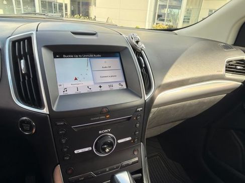 Used 2016 Ford Edge Titanium w/ Technology Package AWD/4WD image 12
