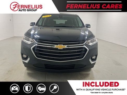 Used 2021 Chevrolet Traverse LT image 2