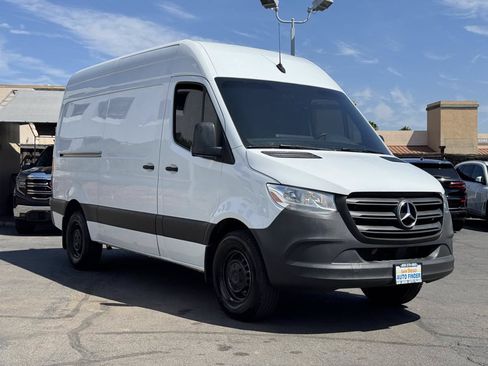 Used 2022 Mercedes-Benz Sprinter 2500 image 4