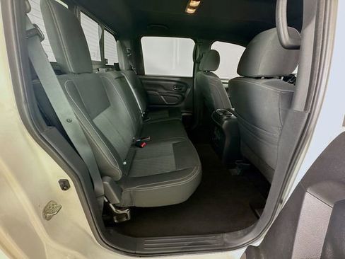 Used 2018 Nissan Titan SV w/ SV Convenience Package image 29