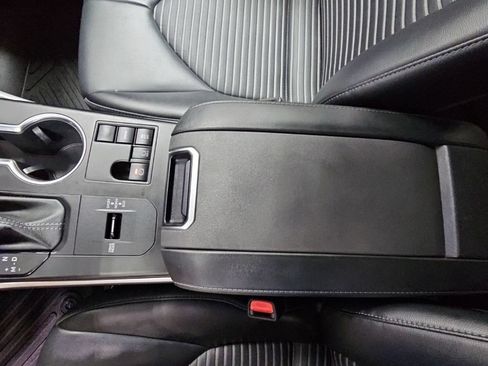 Used 2024 Toyota Highlander XSE FWD image 23