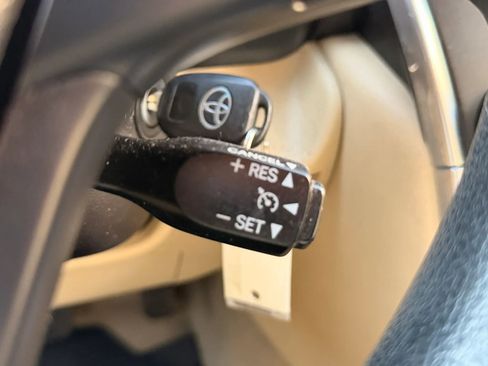 Used 2017 Toyota Camry LE FWD image 34