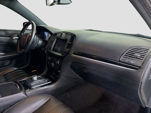 Used 2018 Chrysler 300 S w/ 300S Premium Group RWD image 28