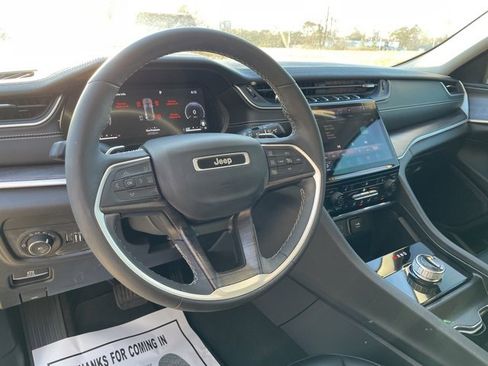 Used 2024 Jeep Grand Cherokee Limited w/ Black Appearance Package image 22