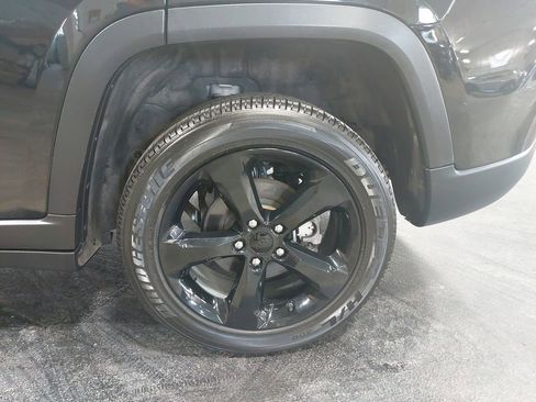 Used 2023 Jeep Grand Cherokee Altitude AWD/4WD image 32