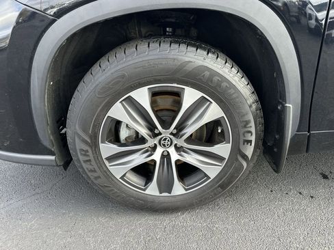 Used 2023 Toyota Highlander XLE image 10