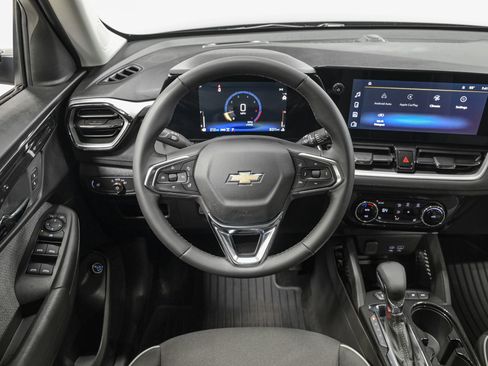 Used 2025 Chevrolet TrailBlazer LT w/ Convenience Package AWD/4WD image 17