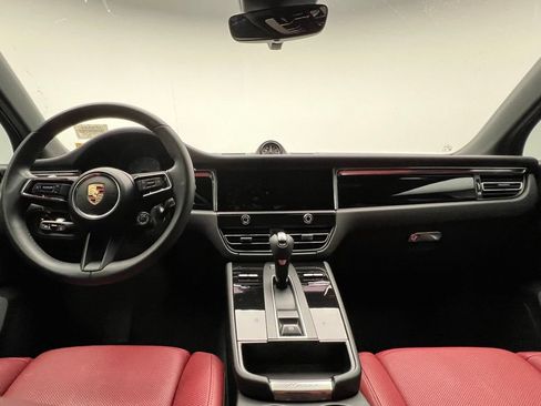 Certified 2025 Porsche Macan S AWD/4WD image 6