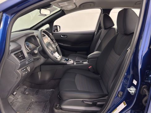 Used 2025 Nissan Leaf S image 15
