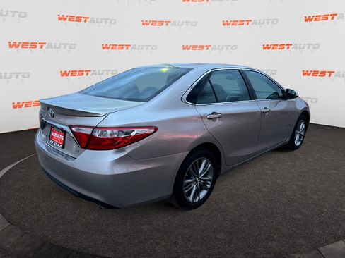 Used 2017 Toyota Camry SE image 5