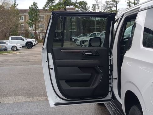 New 2026 Chevrolet Suburban LS image 35