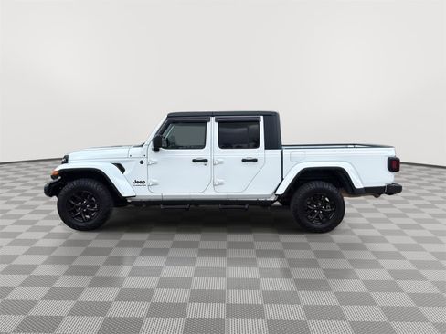 Used 2022 Jeep Gladiator Sport image 2