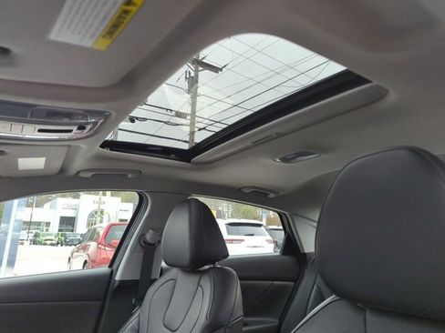 Used 2021 Hyundai Elantra Limited image 24