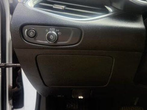 Used 2017 Chevrolet Malibu LT FWD image 14