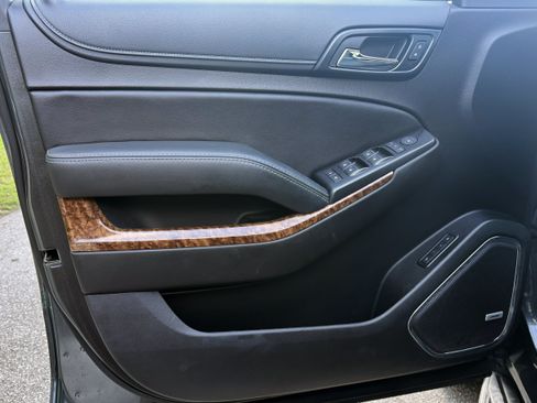 Used 2019 Chevrolet Suburban Premier AWD/4WD image 4