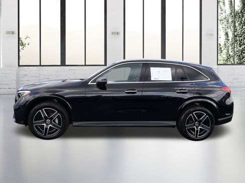 Used 2026 Mercedes-Benz GLC 300 image 2