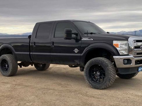 Used 2015 Ford F250 Lariat w/ Lariat Interior Package image 2