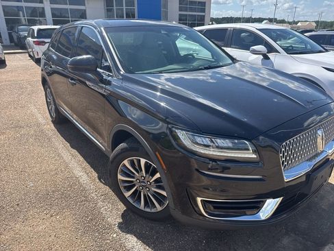 Used 2019 Lincoln Nautilus Select image 2