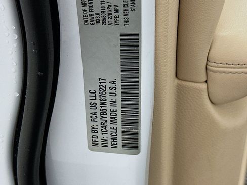 Used 2022 Jeep Grand Cherokee Limited 4xe w/ Luxury Tech Group II AWD/4WD image 12