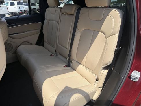 Certified 2025 Jeep Grand Cherokee Limited w/ Luxury Tech Group II AWD/4WD image 18