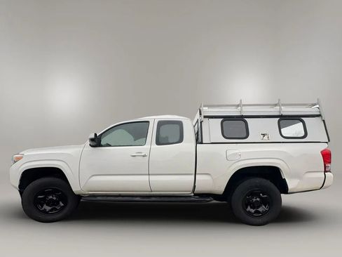 Used 2016 Toyota Tacoma SR w/ Exterior Package image 4