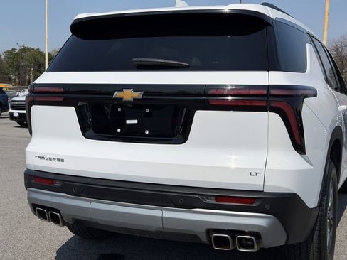 Used 2024 Chevrolet Traverse LT image 13