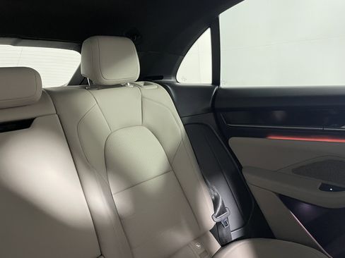 Used 2025 Porsche Macan Electric image 17