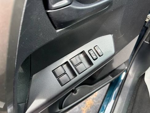 Used 2018 Toyota RAV4 LE FWD image 27