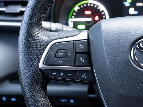 Used 2021 Toyota Sienna XSE image 6