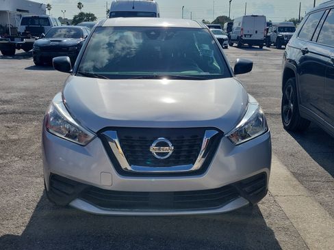Used 2020 Nissan Kicks S FWD image 2