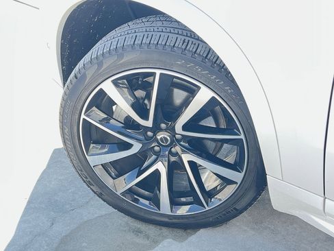 Certified 2024 Volvo XC90 B5 Plus w/ Protection Package Premier image 12