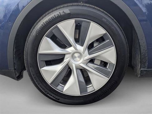 Used 2022 Tesla Model Y Long Range image 22