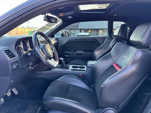 Used 2014 Dodge Challenger SRT8 w/ Harman/Kardon Audio Group image 24