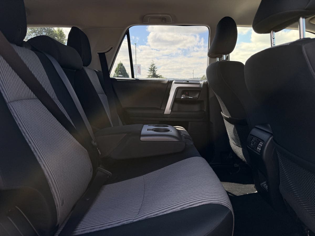 Used 2020 Toyota 4Runner SR5 AWD/4WD image 12