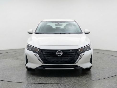 Used 2025 Nissan Sentra SV image 2