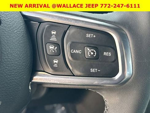 Used 2025 Jeep Wrangler Sahara image 18