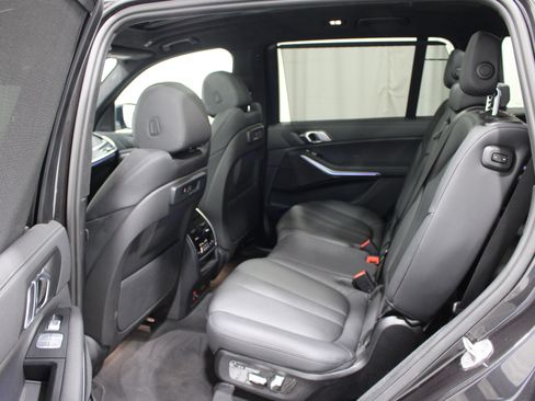 Used 2022 BMW X7 xDrive40i w/ Premium Package AWD/4WD image 24