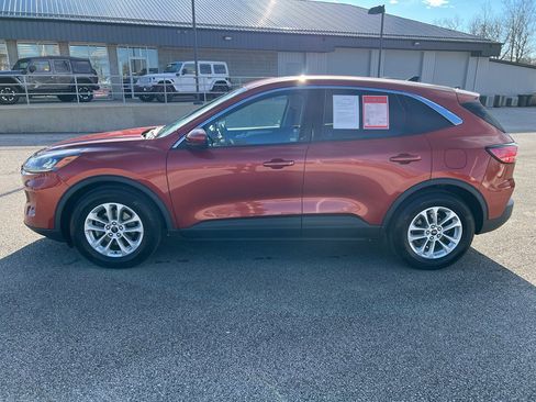 Used 2020 Ford Escape SE image 4